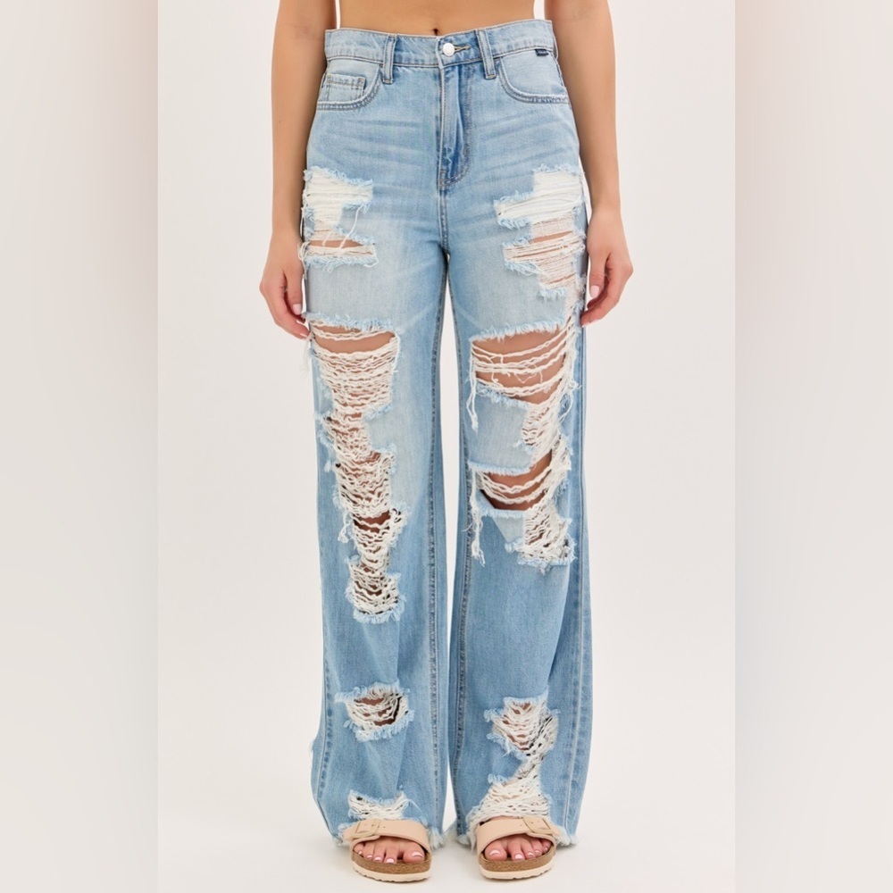 NWT Cello Ultra Distressed Back and Front Relaxed Fit High Rise Wide Leg Jeans - Picture 2 of 7